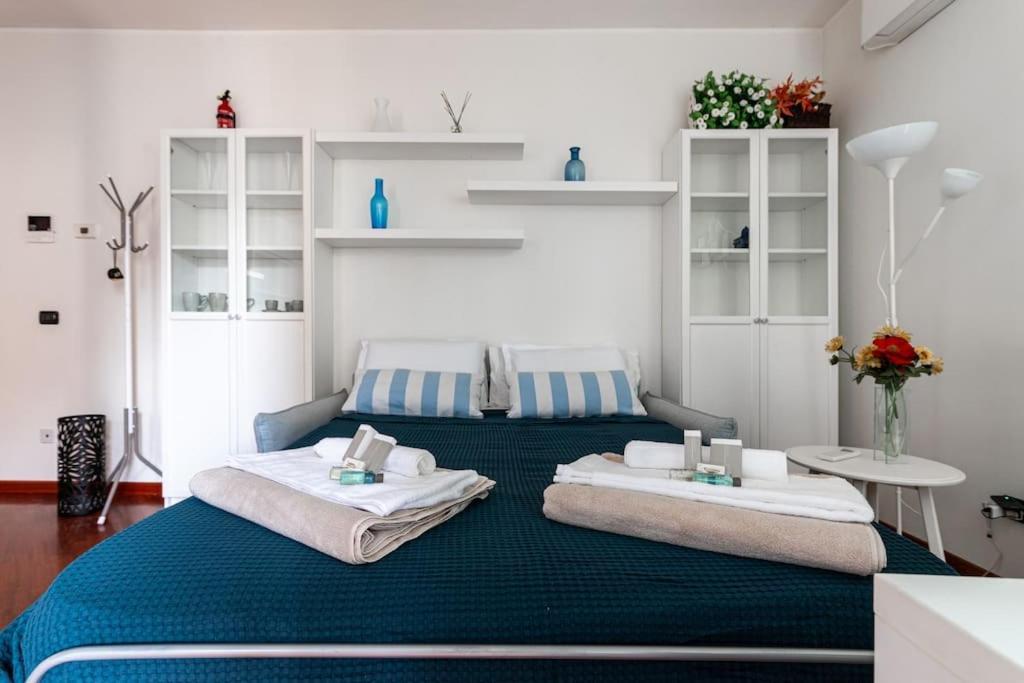 Appartamento Caterina A 5 Minuti Da Milano Fiere E San Siro Con Wifi-Netflix-Free Parking ภายนอก รูปภาพ