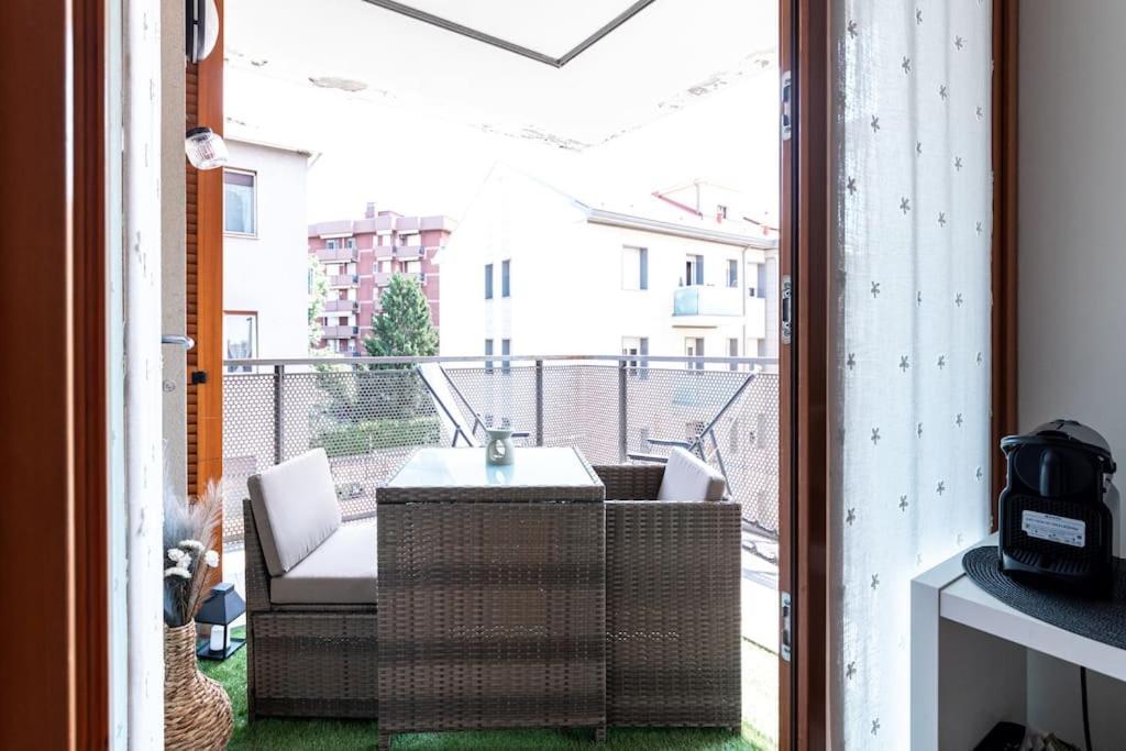 Appartamento Caterina A 5 Minuti Da Milano Fiere E San Siro Con Wifi-Netflix-Free Parking ภายนอก รูปภาพ