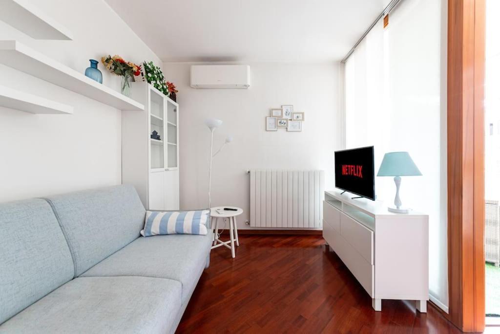 Appartamento Caterina A 5 Minuti Da Milano Fiere E San Siro Con Wifi-Netflix-Free Parking ภายนอก รูปภาพ