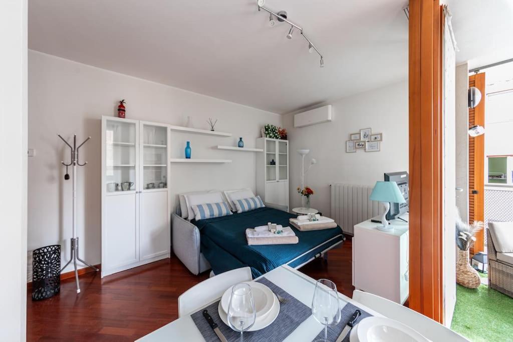 Appartamento Caterina A 5 Minuti Da Milano Fiere E San Siro Con Wifi-Netflix-Free Parking ภายนอก รูปภาพ