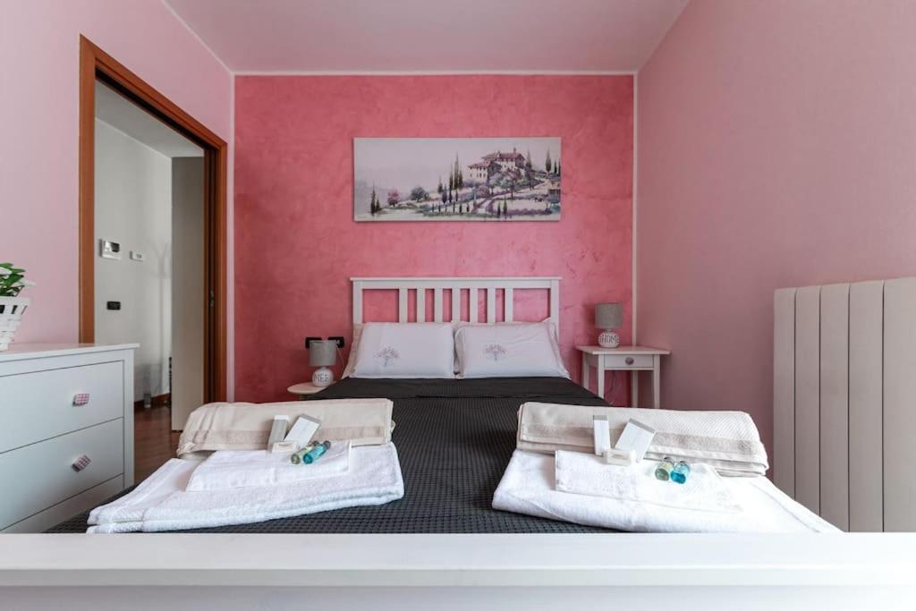 Appartamento Caterina A 5 Minuti Da Milano Fiere E San Siro Con Wifi-Netflix-Free Parking ภายนอก รูปภาพ