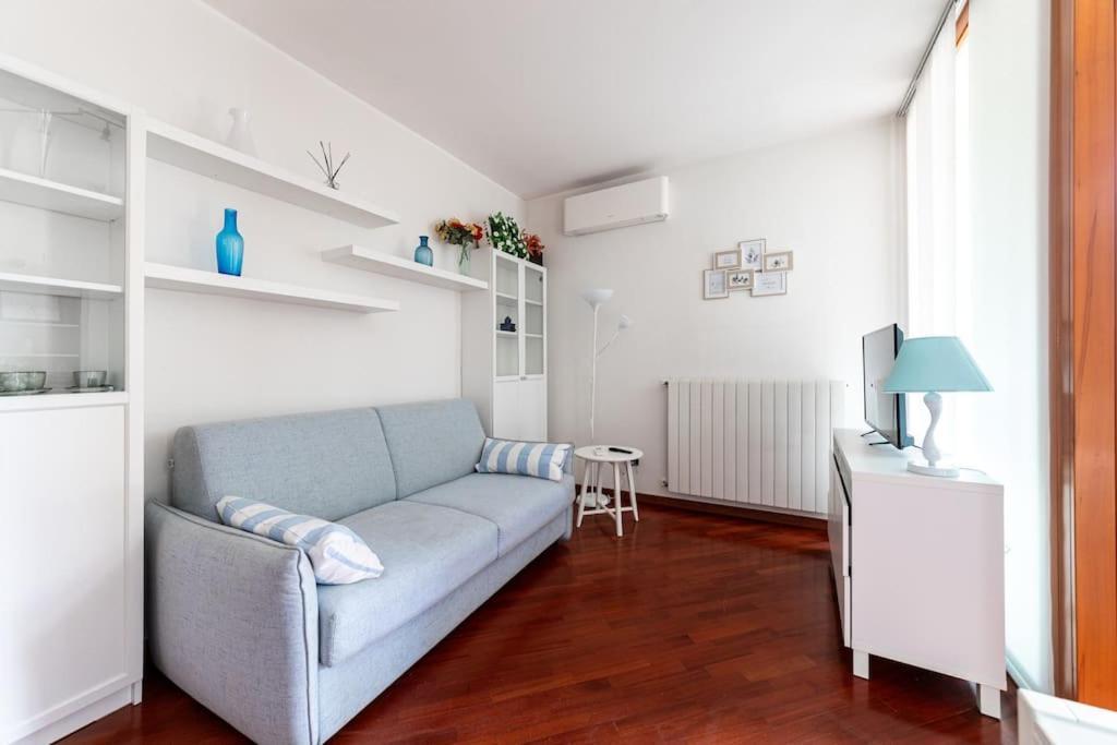 Appartamento Caterina A 5 Minuti Da Milano Fiere E San Siro Con Wifi-Netflix-Free Parking ภายนอก รูปภาพ